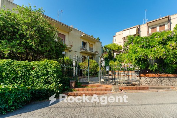 appartamento in vendita ad Aci Castello in zona Aci Trezza