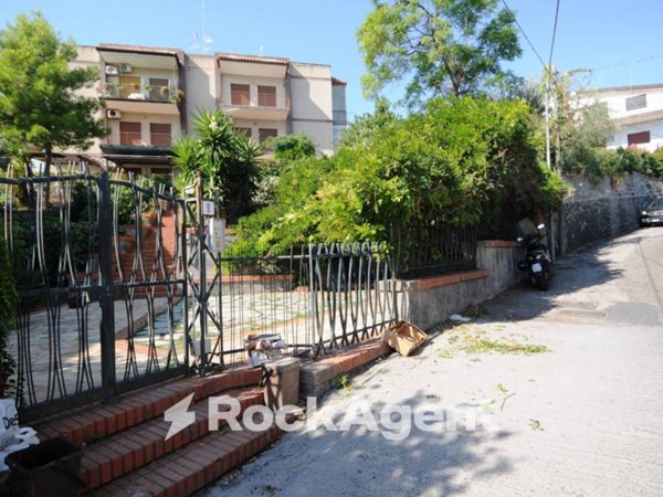 appartamento in vendita ad Aci Castello in zona Aci Trezza