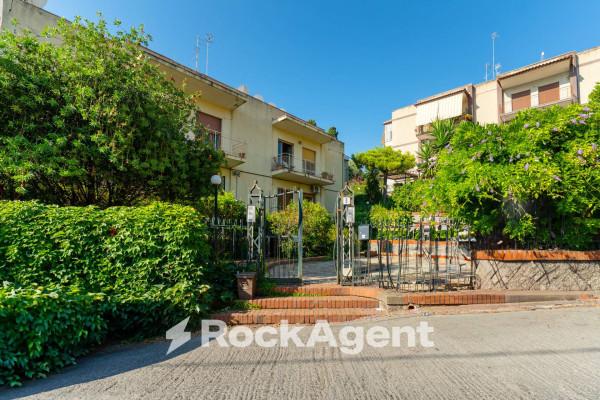 appartamento in vendita ad Aci Castello in zona Aci Trezza
