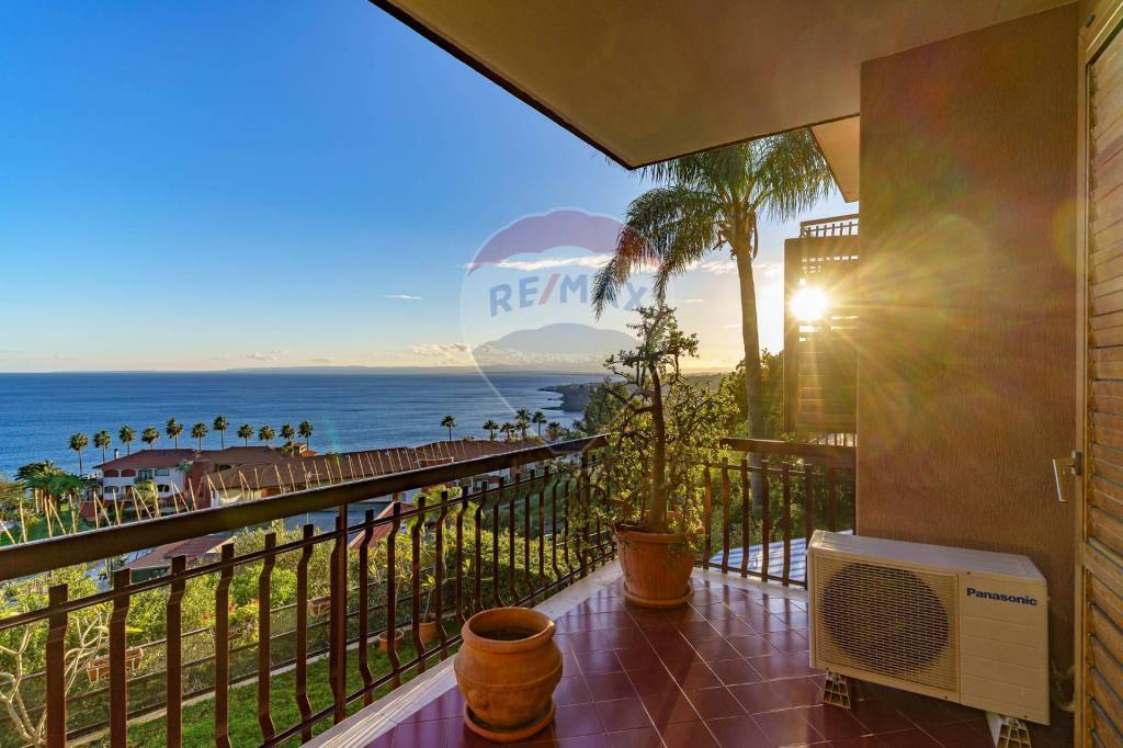 casa indipendente in vendita ad Aci Castello