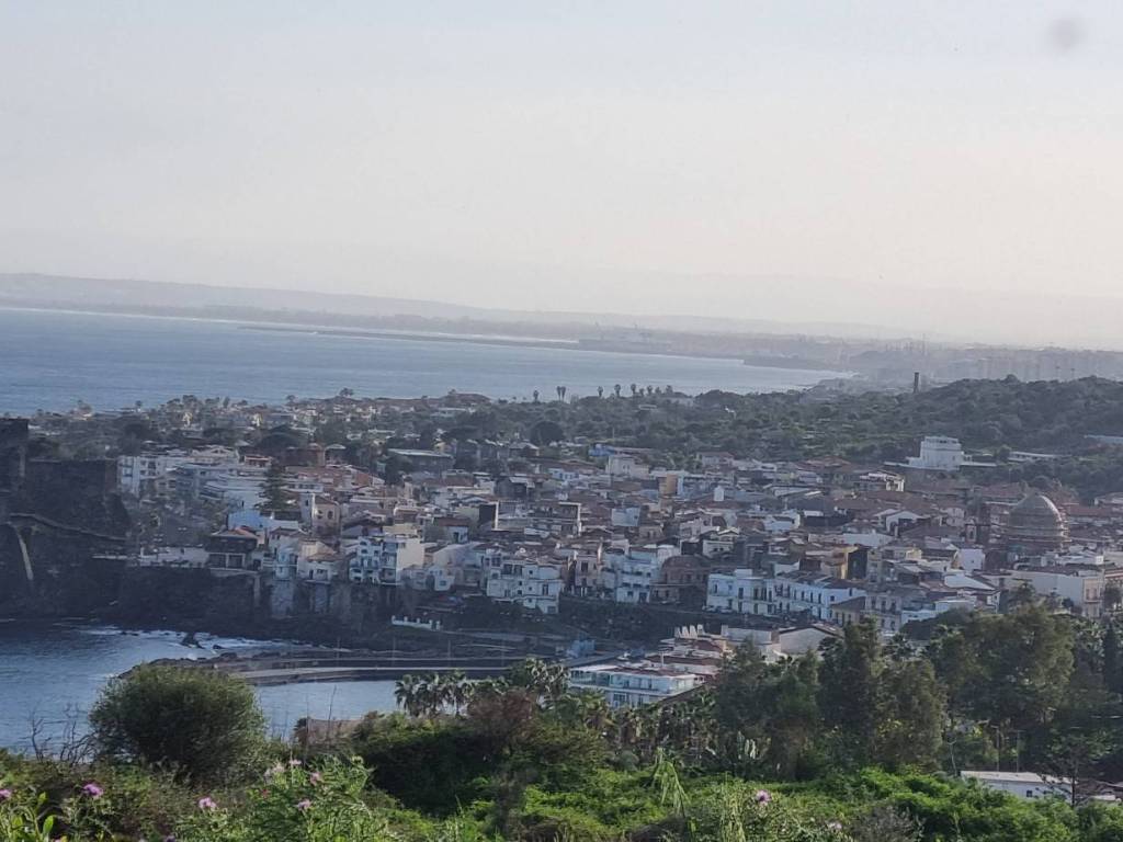 appartamento in vendita ad Aci Castello