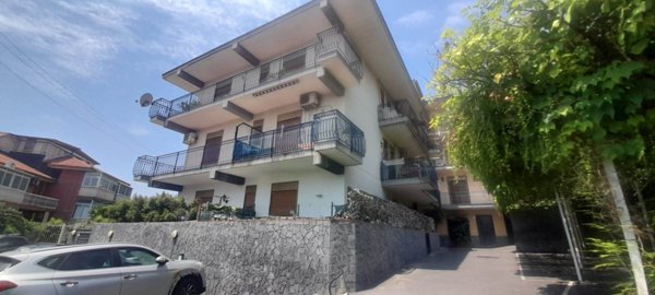 appartamento in vendita ad Aci Castello