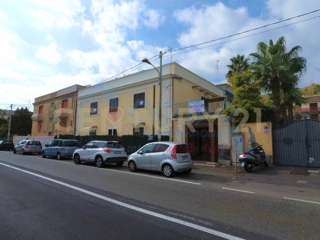 casa indipendente in vendita ad Aci Castello