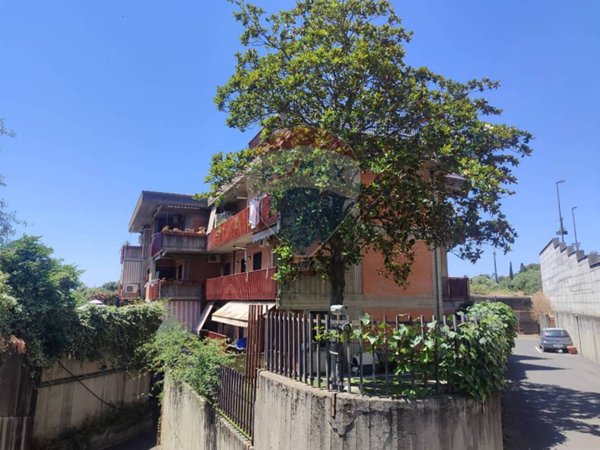 appartamento in vendita ad Aci Castello