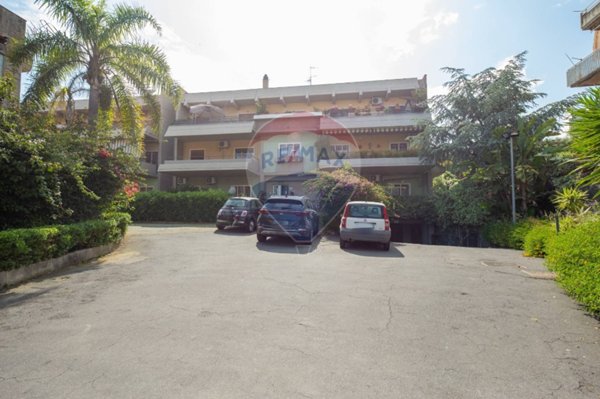 appartamento in vendita ad Aci Castello in zona Ficarazzi