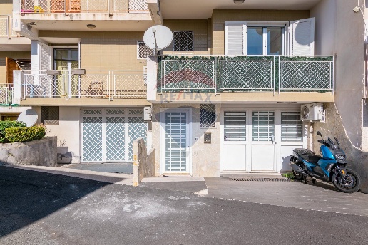 appartamento in vendita ad Aci Castello