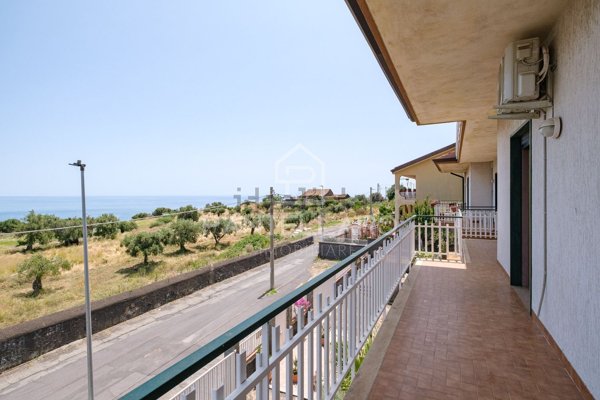 appartamento in vendita ad Aci Castello