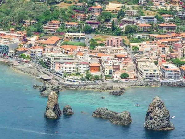 appartamento in vendita ad Aci Castello in zona Aci Trezza