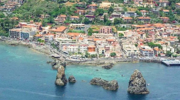 appartamento in vendita ad Aci Castello in zona Aci Trezza