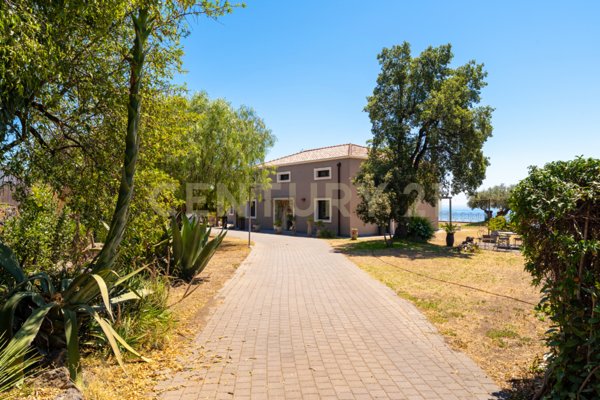 casa indipendente in vendita ad Aci Castello
