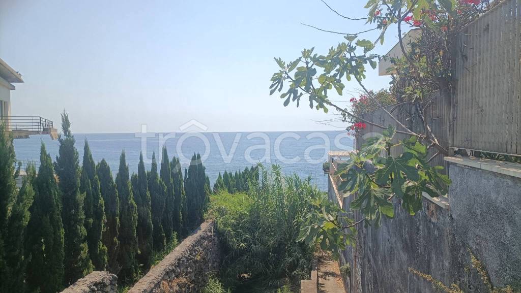 appartamento in vendita ad Aci Castello in zona Aci Trezza