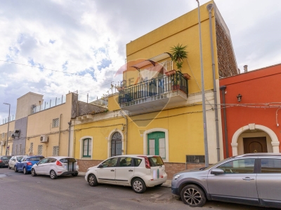casa semindipendente in vendita ad Aci Castello