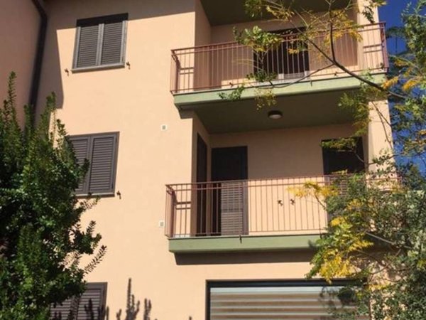 casa indipendente in vendita ad Aci Castello in zona Ficarazzi