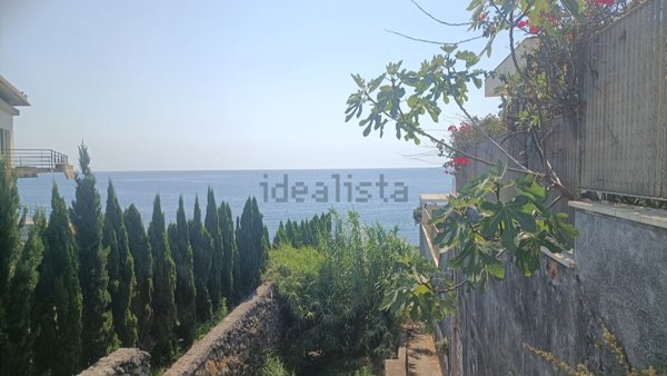 appartamento in vendita ad Aci Castello in zona Aci Trezza