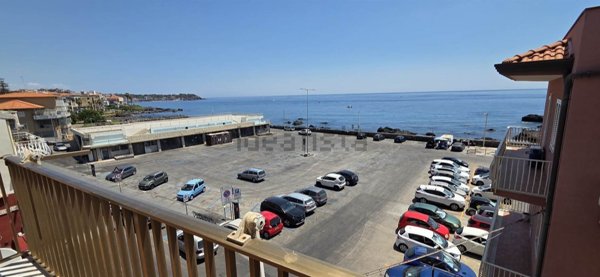 appartamento in vendita ad Aci Castello