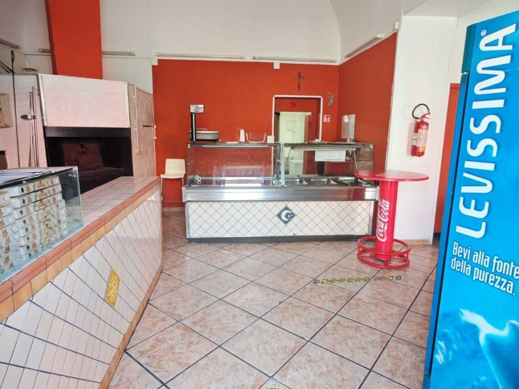 negozio in vendita ad Aci Castello in zona Ficarazzi