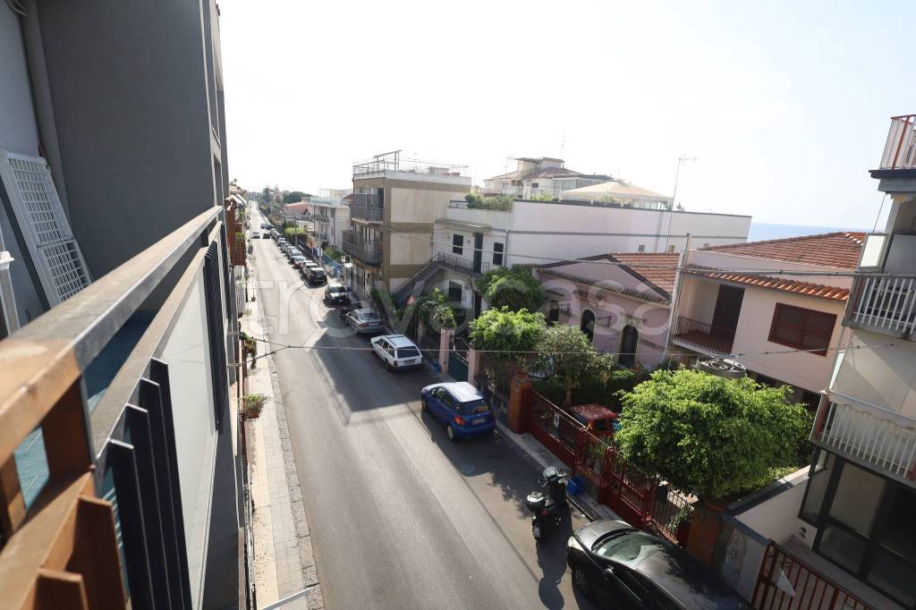 appartamento in vendita ad Aci Castello