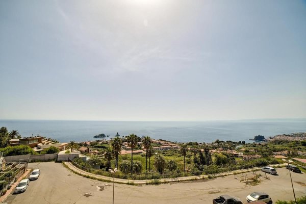 appartamento in vendita ad Aci Castello in zona Aci Trezza