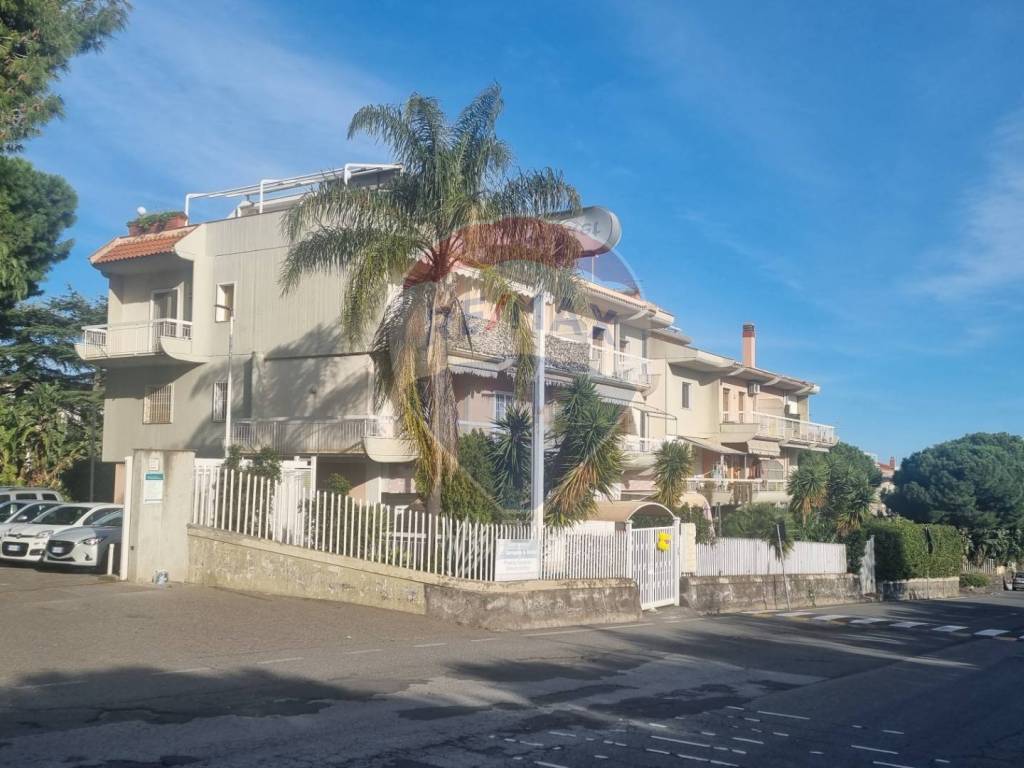 appartamento in vendita ad Aci Castello