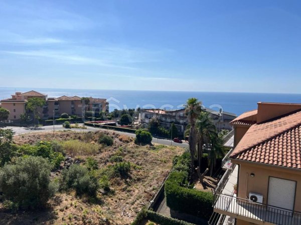 appartamento in vendita ad Aci Castello