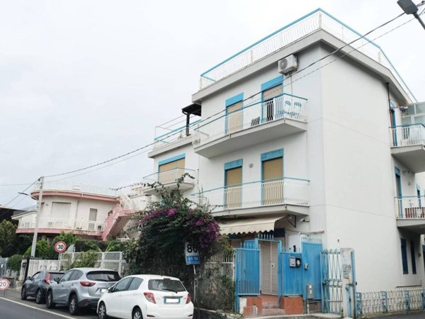 appartamento in vendita ad Aci Castello