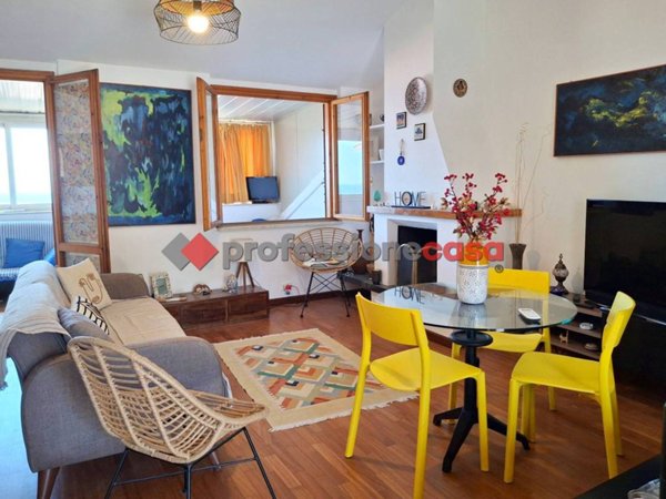 appartamento in vendita ad Aci Castello