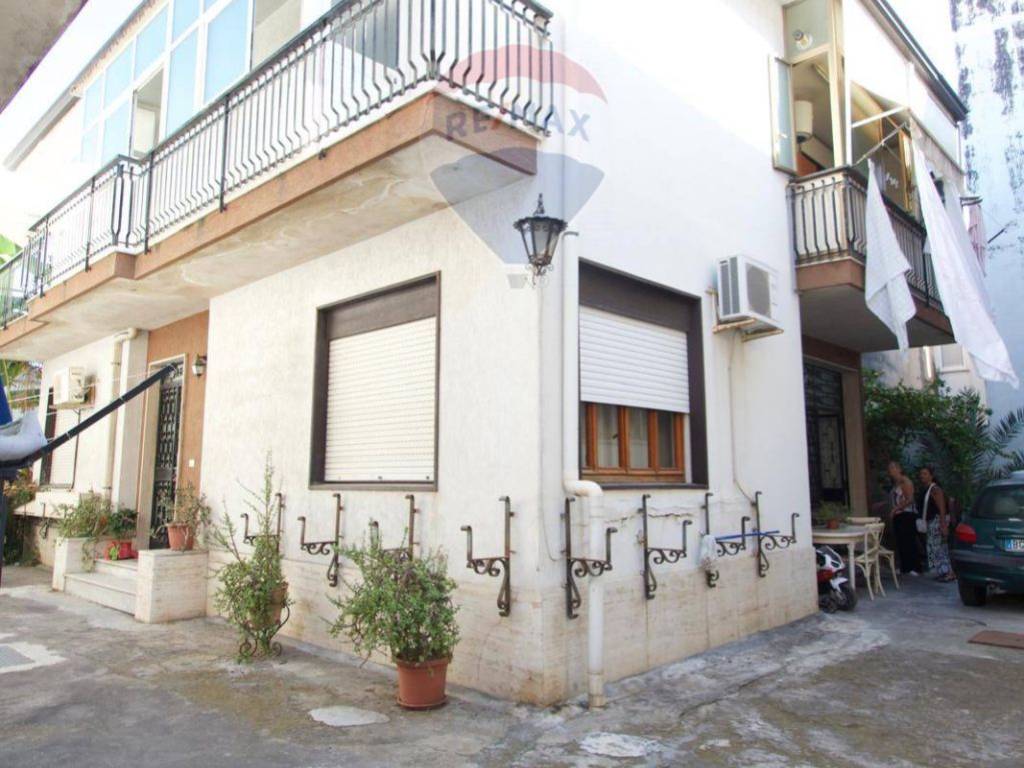 casa indipendente in vendita ad Aci Castello