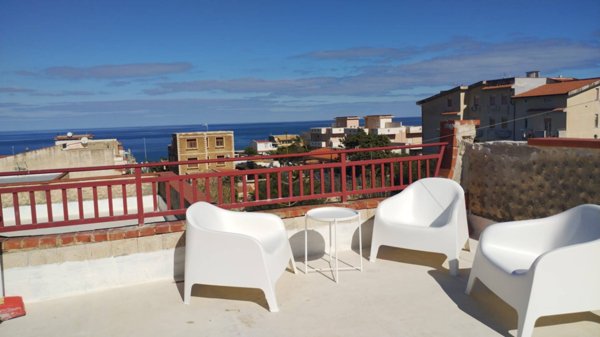 casa indipendente in vendita ad Aci Castello in zona Ficarazzi