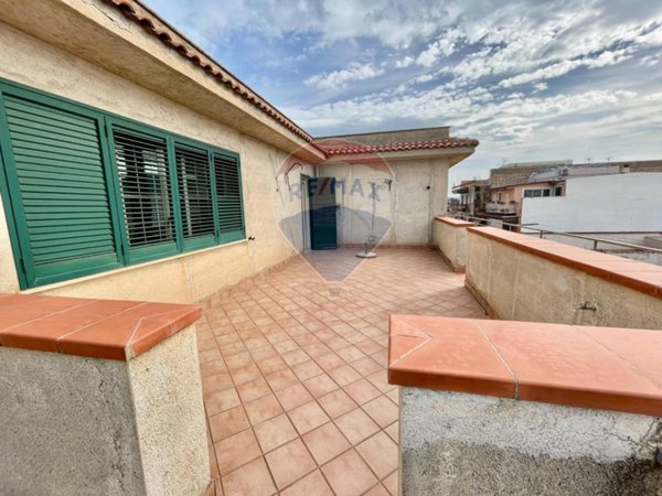 appartamento in vendita ad Aci Castello in zona Ficarazzi