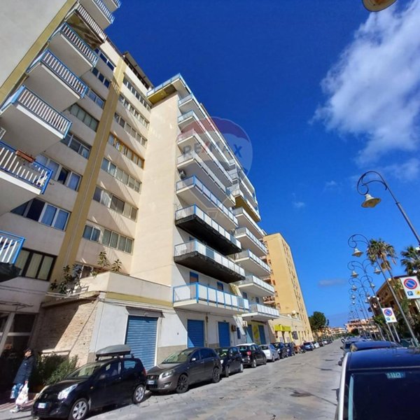 appartamento in vendita ad Aci Castello in zona Ficarazzi