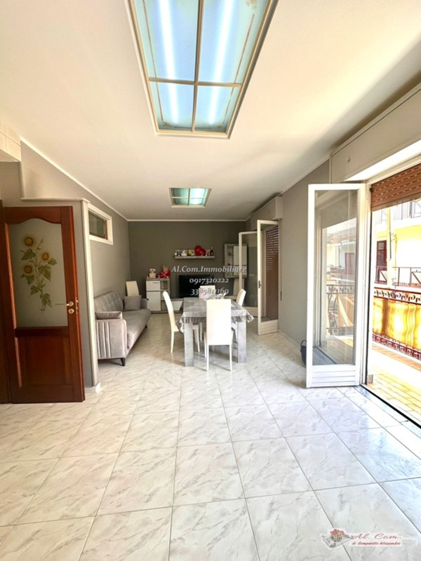 appartamento in vendita ad Aci Castello in zona Ficarazzi