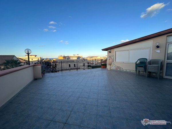 appartamento in vendita ad Aci Castello in zona Ficarazzi