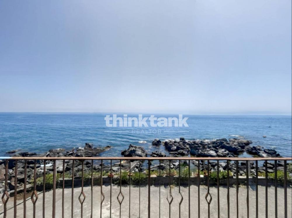 appartamento in vendita ad Aci Castello in zona Aci Trezza