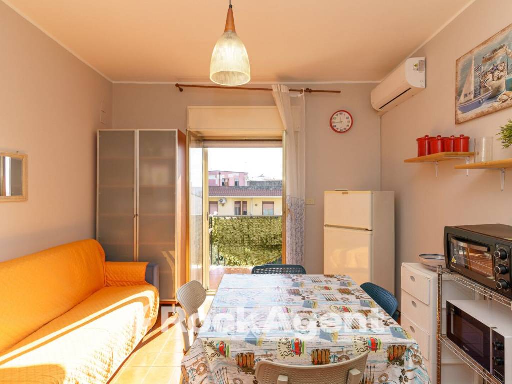 appartamento in vendita ad Aci Castello