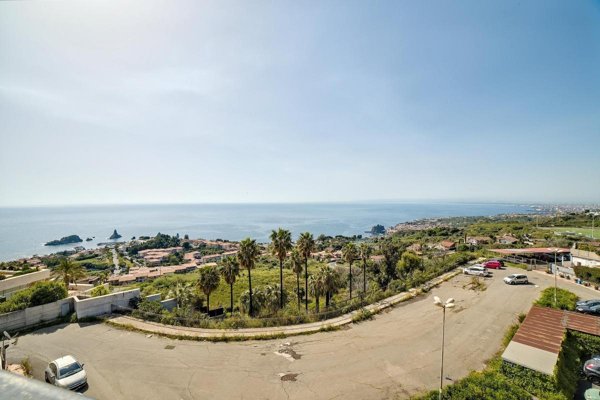 appartamento in vendita ad Aci Castello in zona Aci Trezza