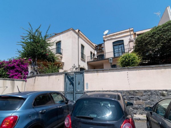 appartamento in vendita ad Aci Castello in zona Aci Trezza