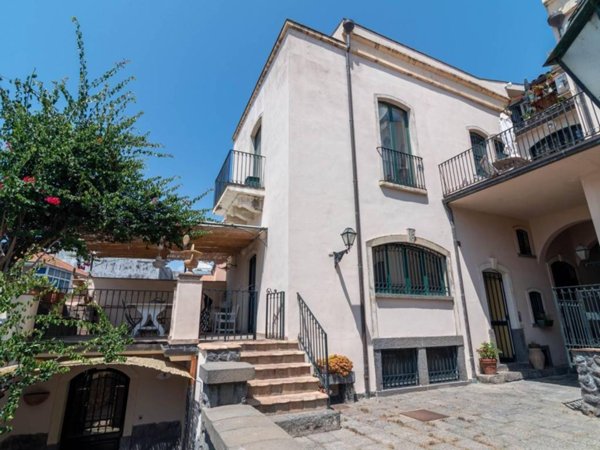 appartamento in vendita ad Aci Castello in zona Aci Trezza