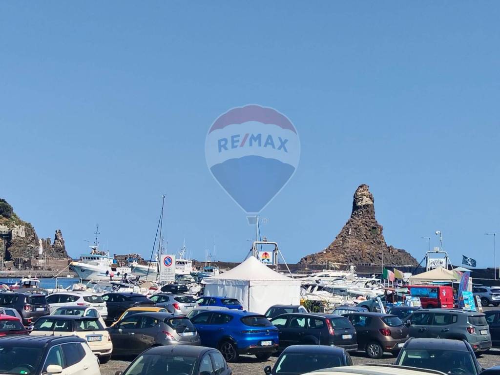 negozio in vendita ad Aci Castello in zona Aci Trezza