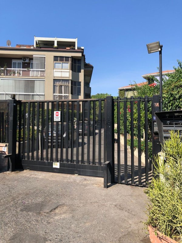 appartamento in vendita ad Aci Castello