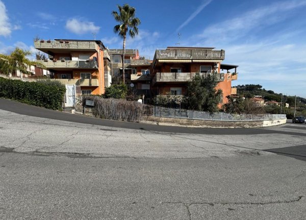 appartamento in vendita ad Aci Castello