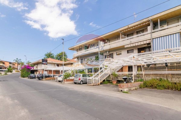 appartamento in vendita ad Aci Castello