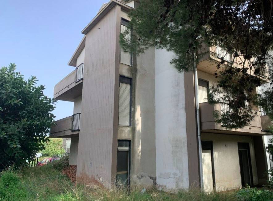 intera palazzina in vendita ad Aci Castello