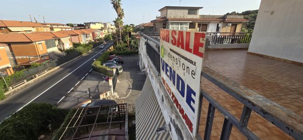 appartamento in vendita ad Aci Castello