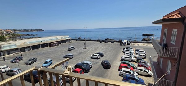 appartamento in vendita ad Aci Castello
