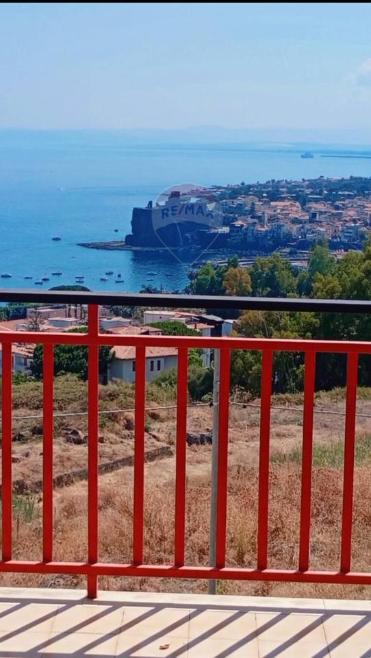 appartamento in vendita ad Aci Castello