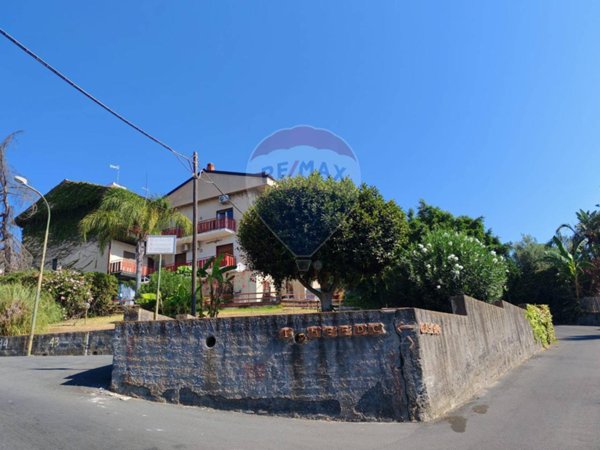 appartamento in vendita ad Aci Castello