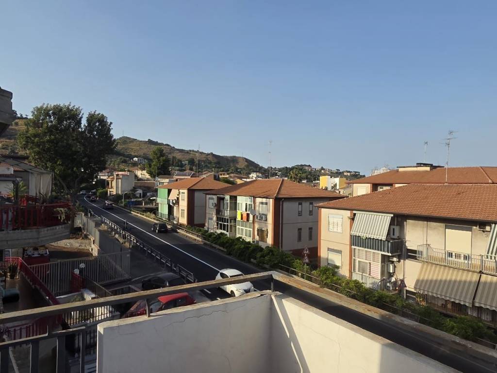 appartamento in vendita ad Aci Castello