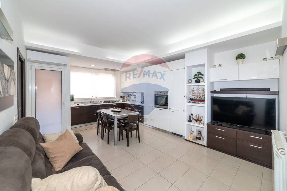 appartamento in vendita ad Aci Castello in zona Aci Trezza