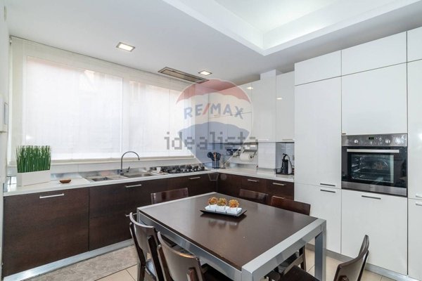 appartamento in vendita ad Aci Castello in zona Aci Trezza