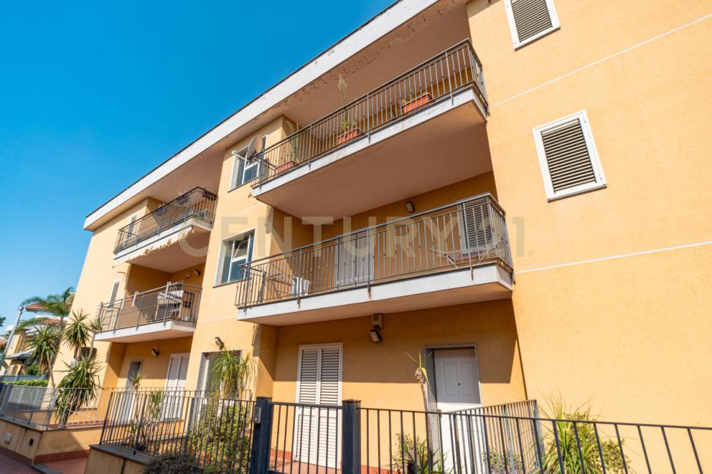 appartamento in vendita ad Aci Castello in zona Ficarazzi